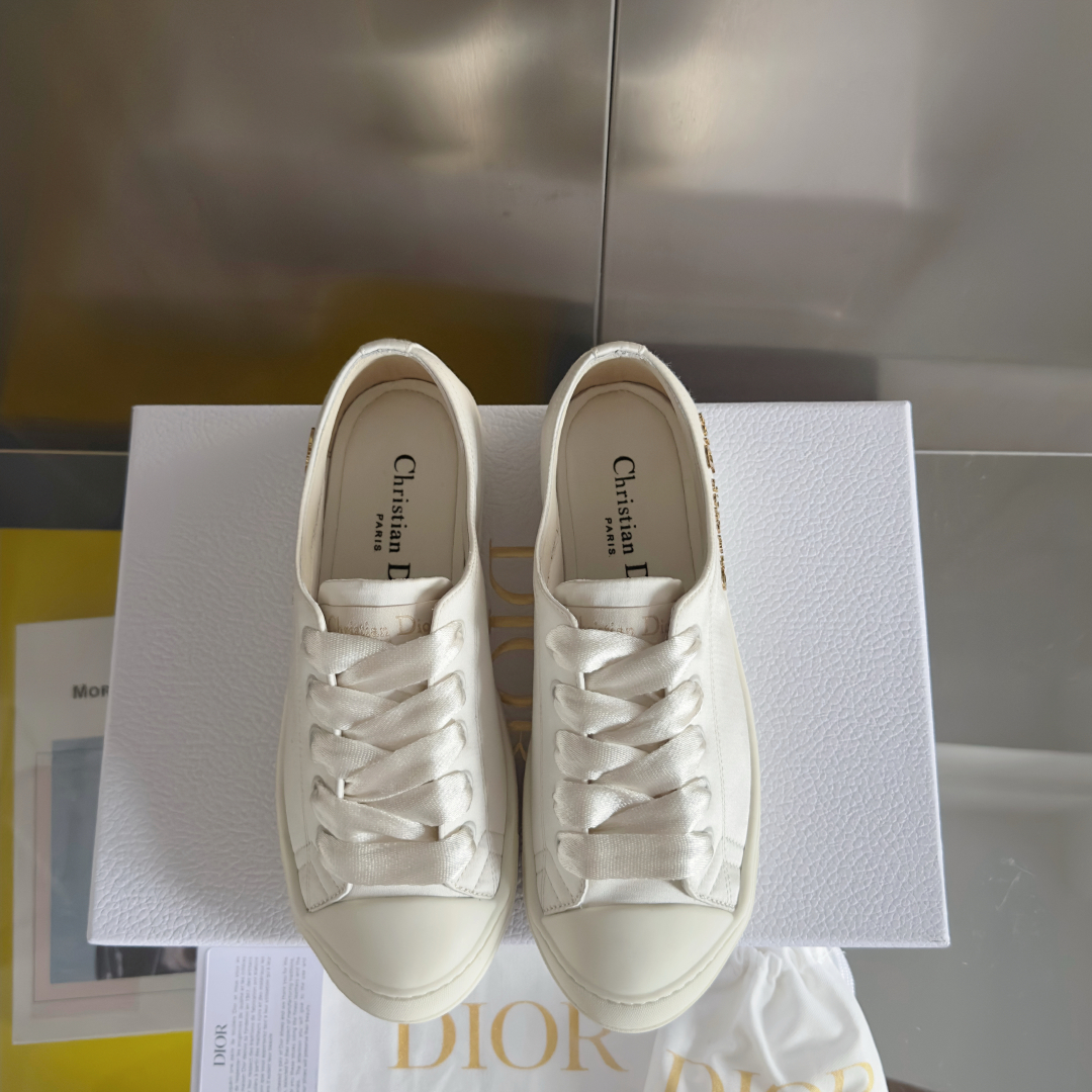 顶级版本：女款
Dior 迪奥 最新Lucky系列 绸缎 小白鞋 休闲 运动鞋
原版购入开发 做货 这款
