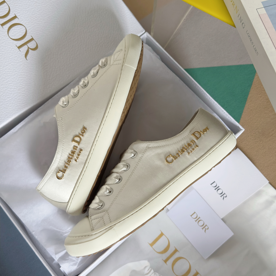 顶级版本：女款
Dior 迪奥 最新Lucky系列 绸缎 小白鞋 休闲 运动鞋
原版购入开发 做货 这款