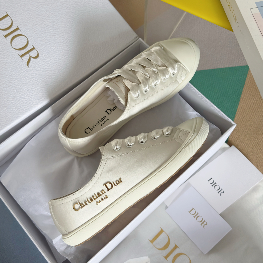 顶级版本：女款
Dior 迪奥 最新Lucky系列 绸缎 小白鞋 休闲 运动鞋
原版购入开发 做货 这款