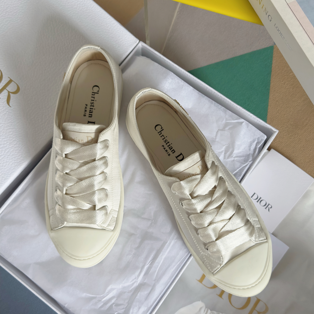 顶级版本：女款
Dior 迪奥 最新Lucky系列 绸缎 小白鞋 休闲 运动鞋
原版购入开发 做货 这款