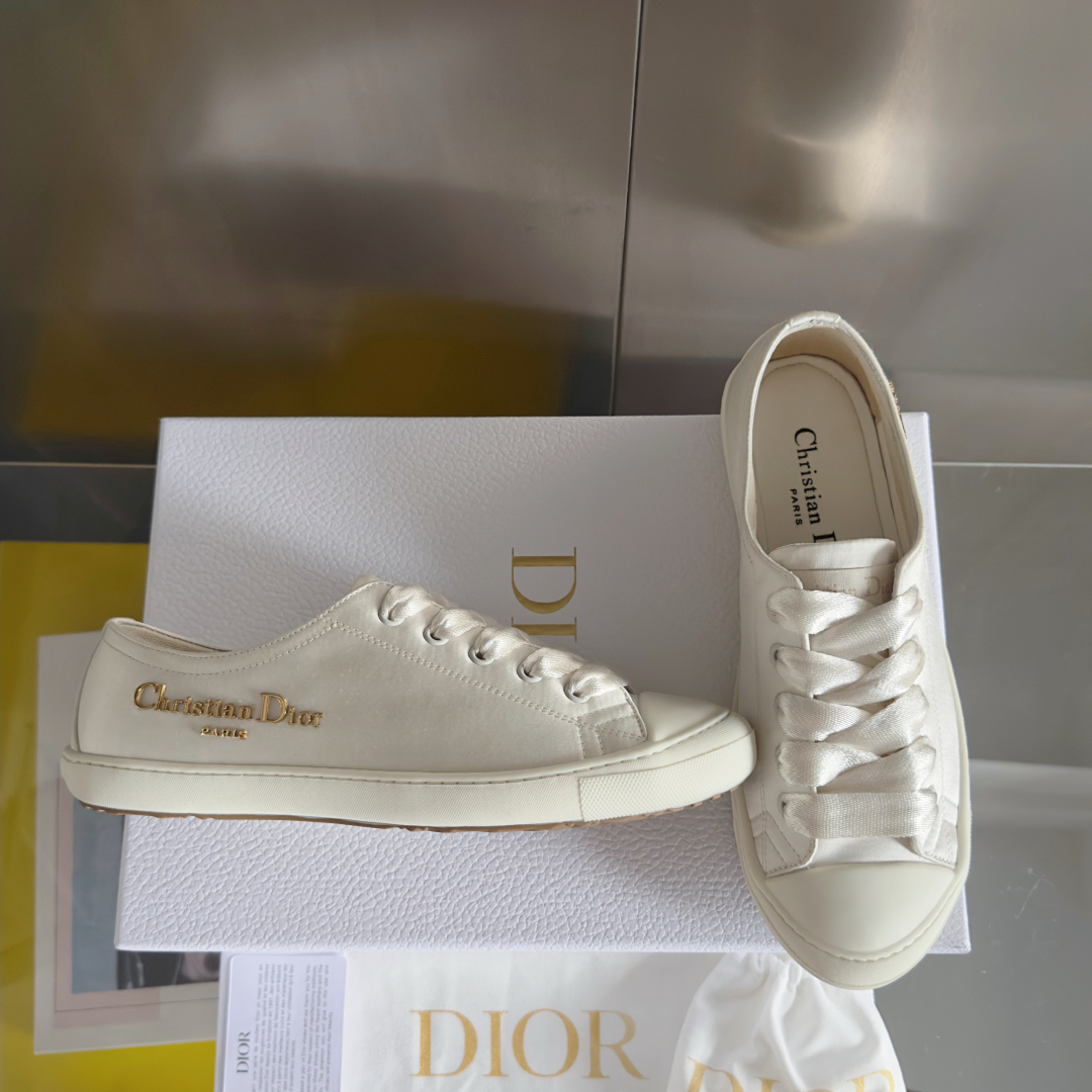 顶级版本：女款
Dior 迪奥 最新Lucky系列 绸缎 小白鞋 休闲 运动鞋
原版购入开发 做货 这款