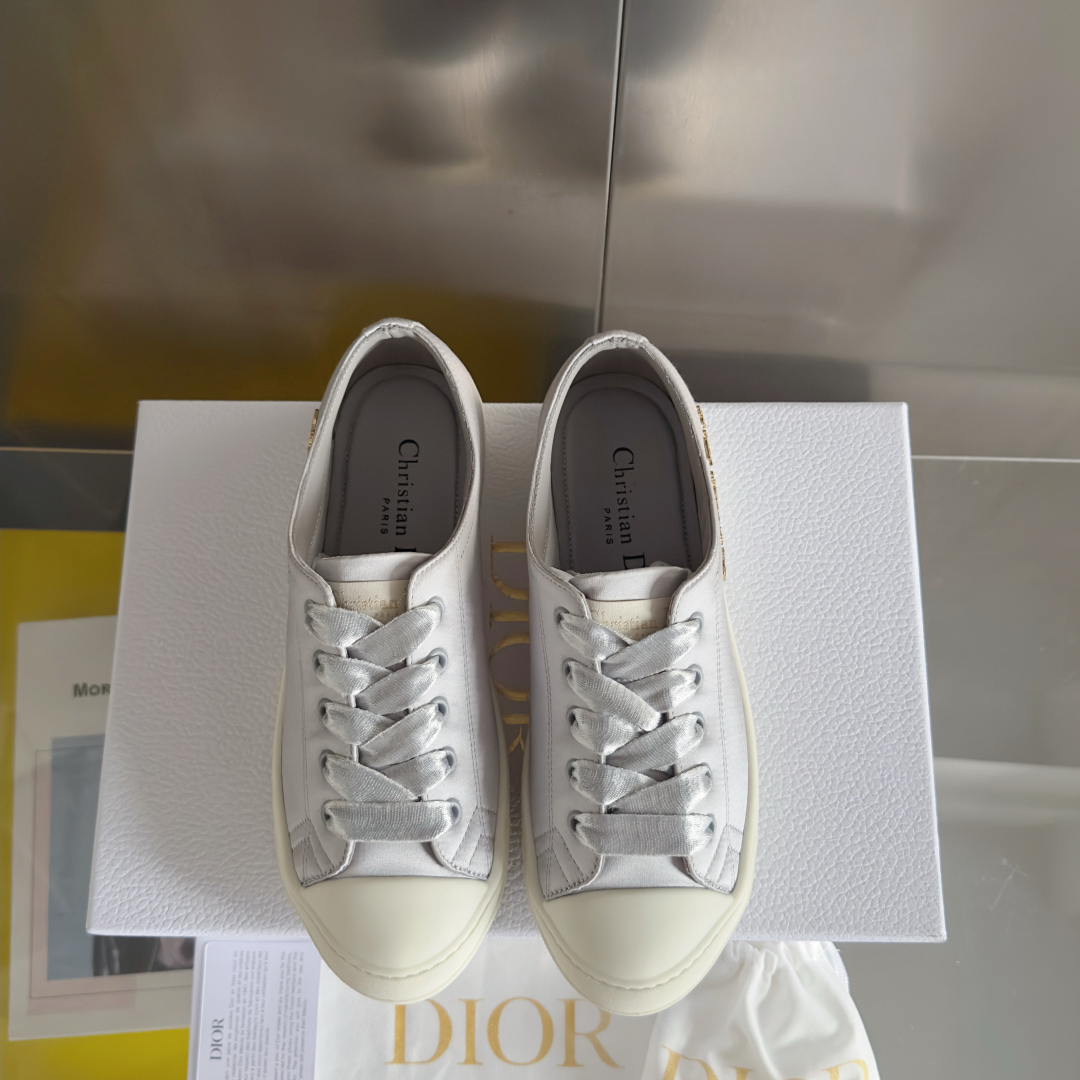 顶级版本：女款
Dior 迪奥 最新Lucky系列 绸缎 小白鞋 休闲 运动鞋
原版购入开发 做货 这款