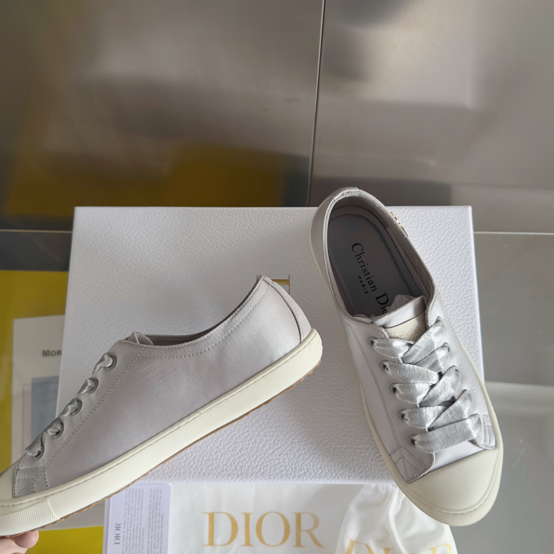 顶级版本：女款
Dior 迪奥 最新Lucky系列 绸缎 小白鞋 休闲 运动鞋
原版购入开发 做货 这款