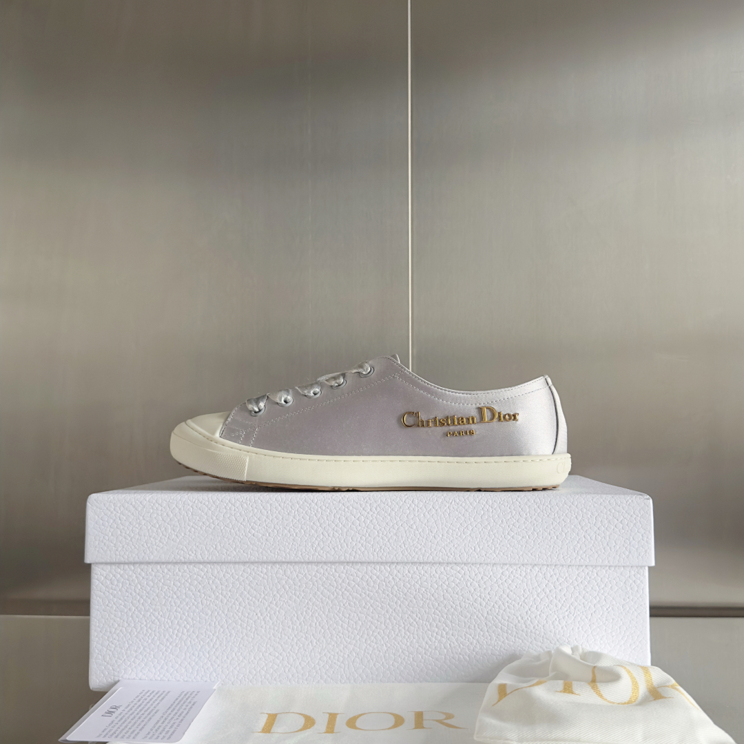 顶级版本：女款
Dior 迪奥 最新Lucky系列 绸缎 小白鞋 休闲 运动鞋
原版购入开发 做货 这款