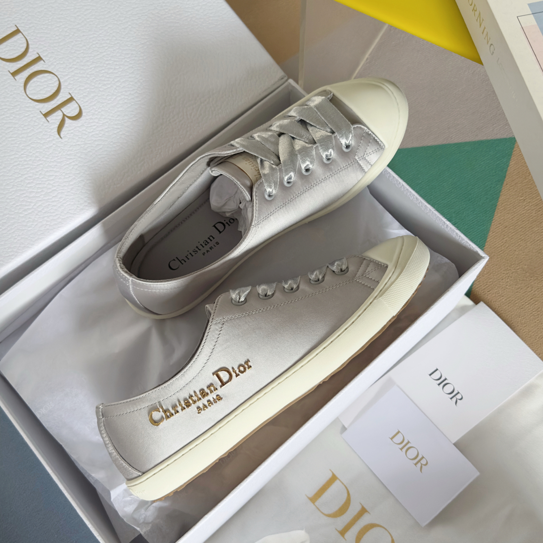 顶级版本：女款
Dior 迪奥 最新Lucky系列 绸缎 小白鞋 休闲 运动鞋
原版购入开发 做货 这款