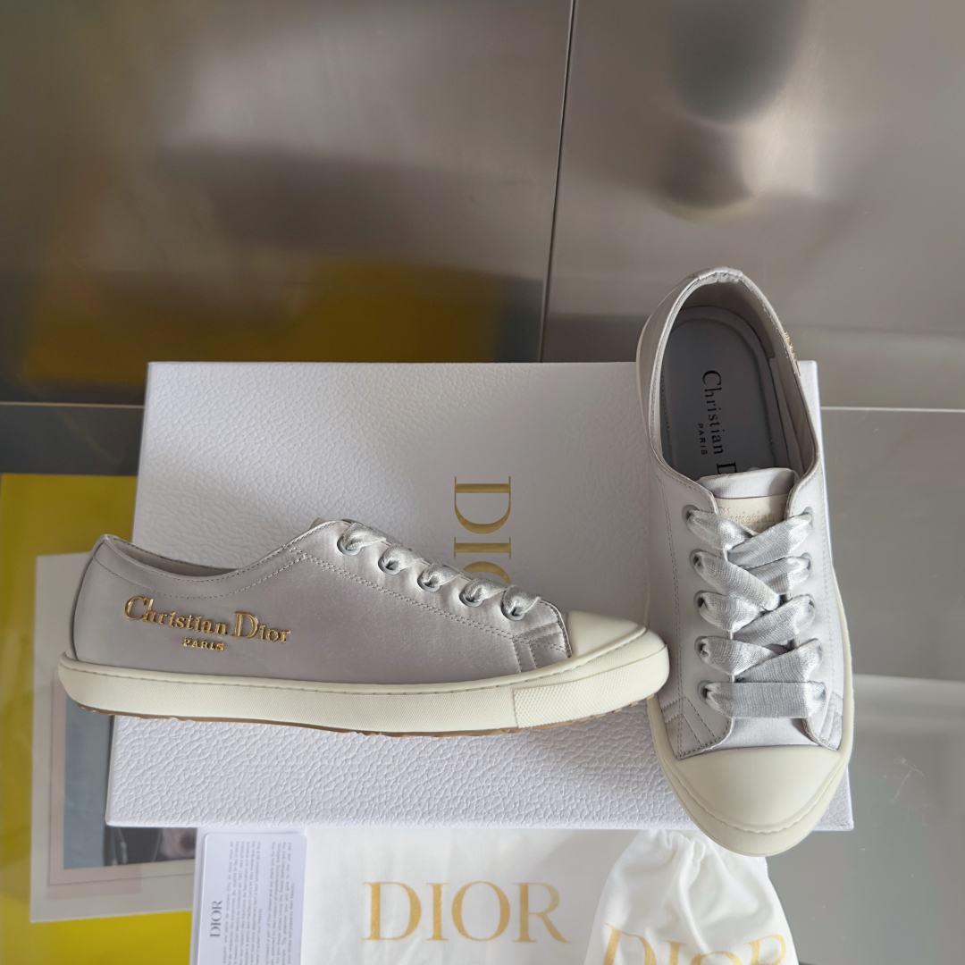 顶级版本：女款
Dior 迪奥 最新Lucky系列 绸缎 小白鞋 休闲 运动鞋
原版购入开发 做货 这款