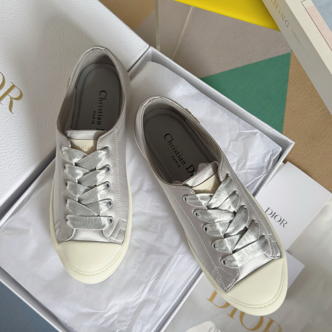 顶级版本：女款
Dior 迪奥 最新Lucky系列 绸缎 小白鞋 休闲 运动鞋
原版购入开发 做货 这款