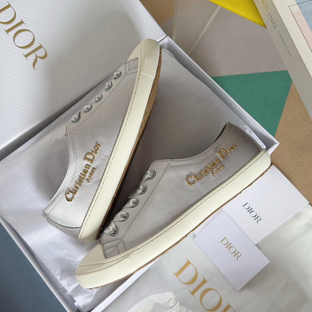 顶级版本：女款
Dior 迪奥 最新Lucky系列 绸缎 小白鞋 休闲 运动鞋
原版购入开发 做货 这款