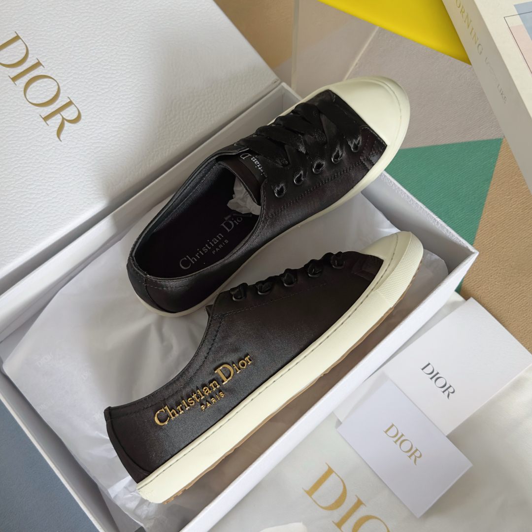 顶级版本：女款
Dior 迪奥 最新Lucky系列 绸缎 小白鞋 休闲 运动鞋
原版购入开发 做货 这款