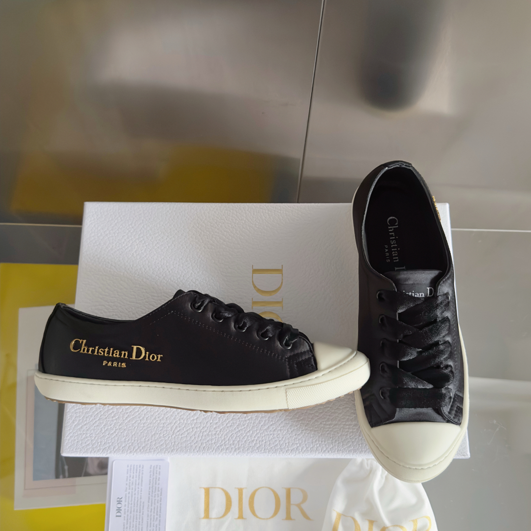 顶级版本：女款
Dior 迪奥 最新Lucky系列 绸缎 小白鞋 休闲 运动鞋
原版购入开发 做货 这款