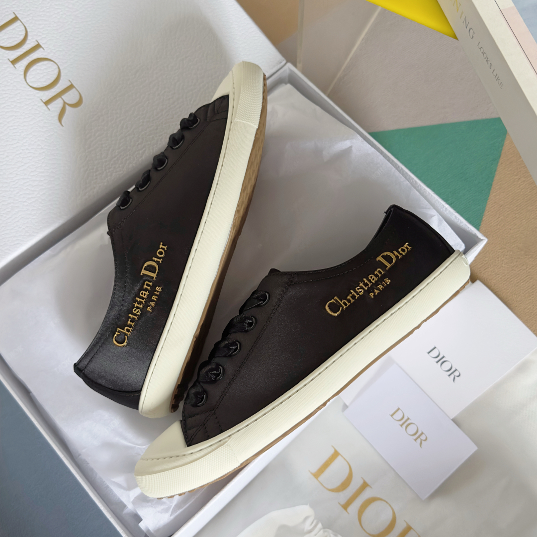 顶级版本：女款
Dior 迪奥 最新Lucky系列 绸缎 小白鞋 休闲 运动鞋
原版购入开发 做货 这款