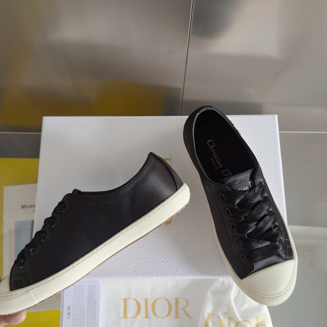 顶级版本：女款
Dior 迪奥 最新Lucky系列 绸缎 小白鞋 休闲 运动鞋
原版购入开发 做货 这款
