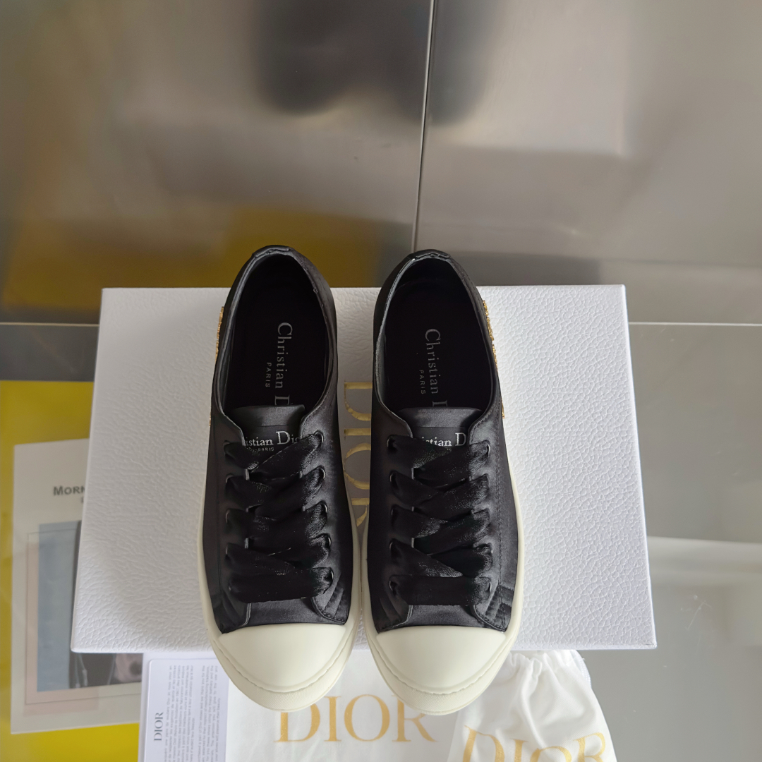 顶级版本：女款
Dior 迪奥 最新Lucky系列 绸缎 小白鞋 休闲 运动鞋
原版购入开发 做货 这款