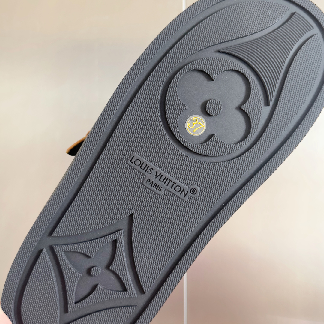 顶级版本:女款
LV 路易威登 L家 驴牌 To-Go Comfort系列 老花 勃肯 包头拖鞋 凉鞋