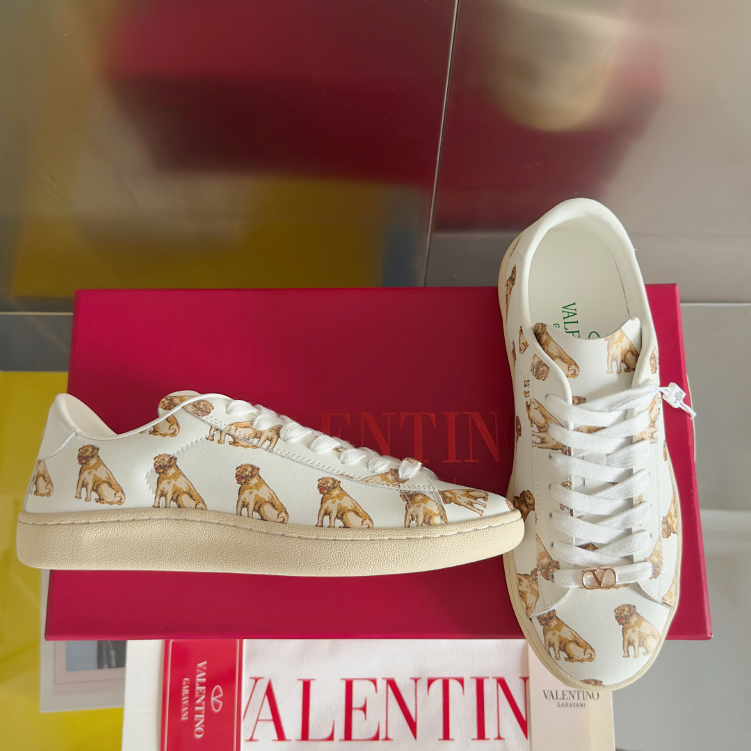 顶级版本：情侣款
Valentino华伦天奴 Royco系列 情侣款 樱桃 猫咪 休闲 运动鞋 小白鞋
