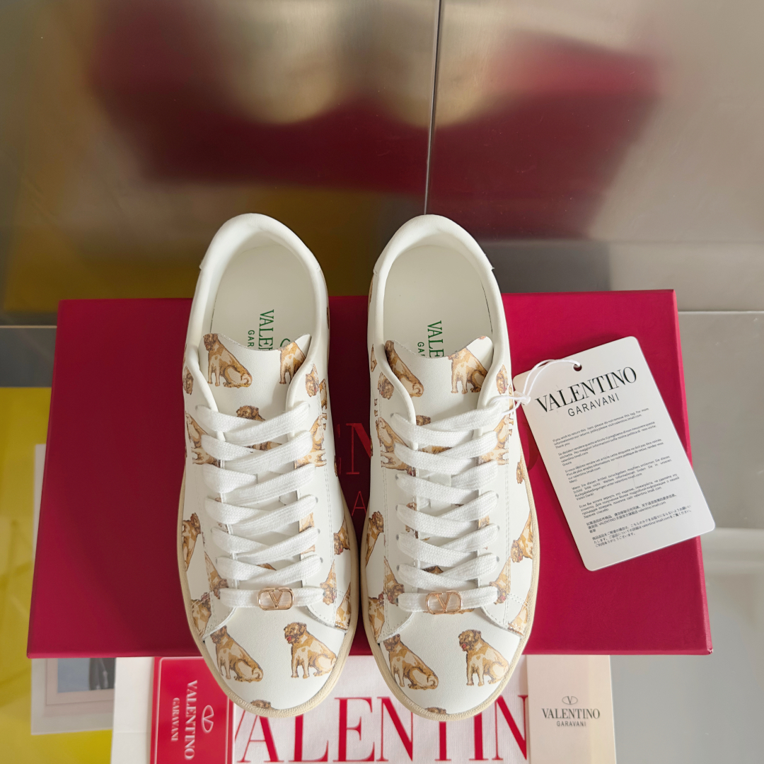 顶级版本：情侣款
Valentino华伦天奴 Royco系列 情侣款 樱桃 猫咪 休闲 运动鞋 小白鞋
