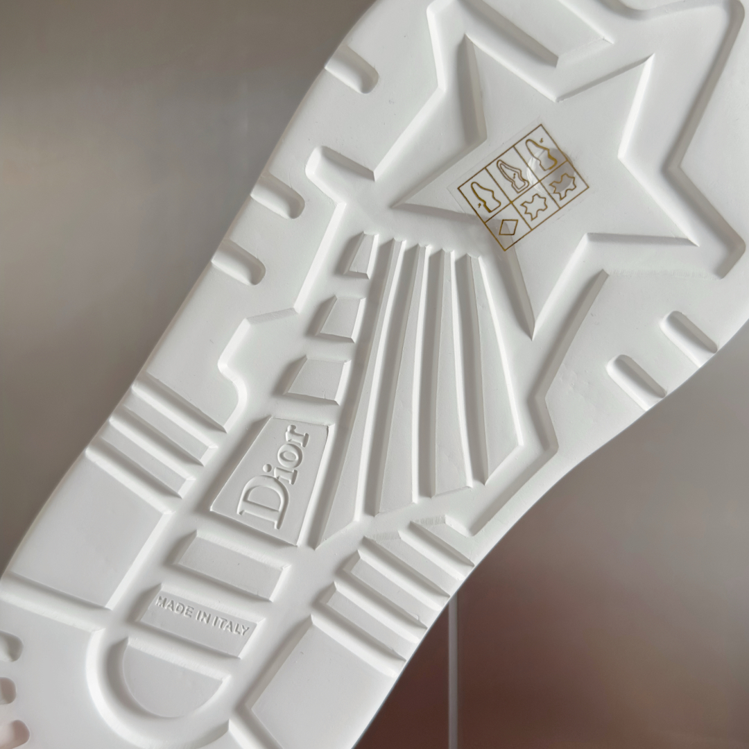 顶级版本：女款
Dior迪奥 最新Dway系列 魔术贴 老花 厚底 凉拖鞋
原版购入开发 做货 这款 D