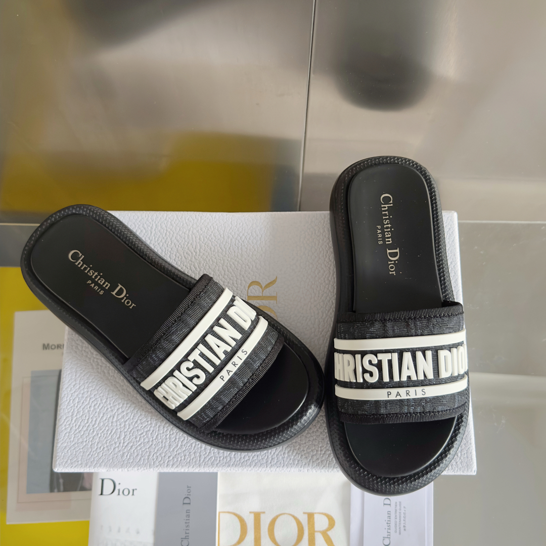 顶级版本：女款
Dior迪奥 最新Dway系列 魔术贴 老花 厚底 凉拖鞋
原版购入开发 做货 这款 D