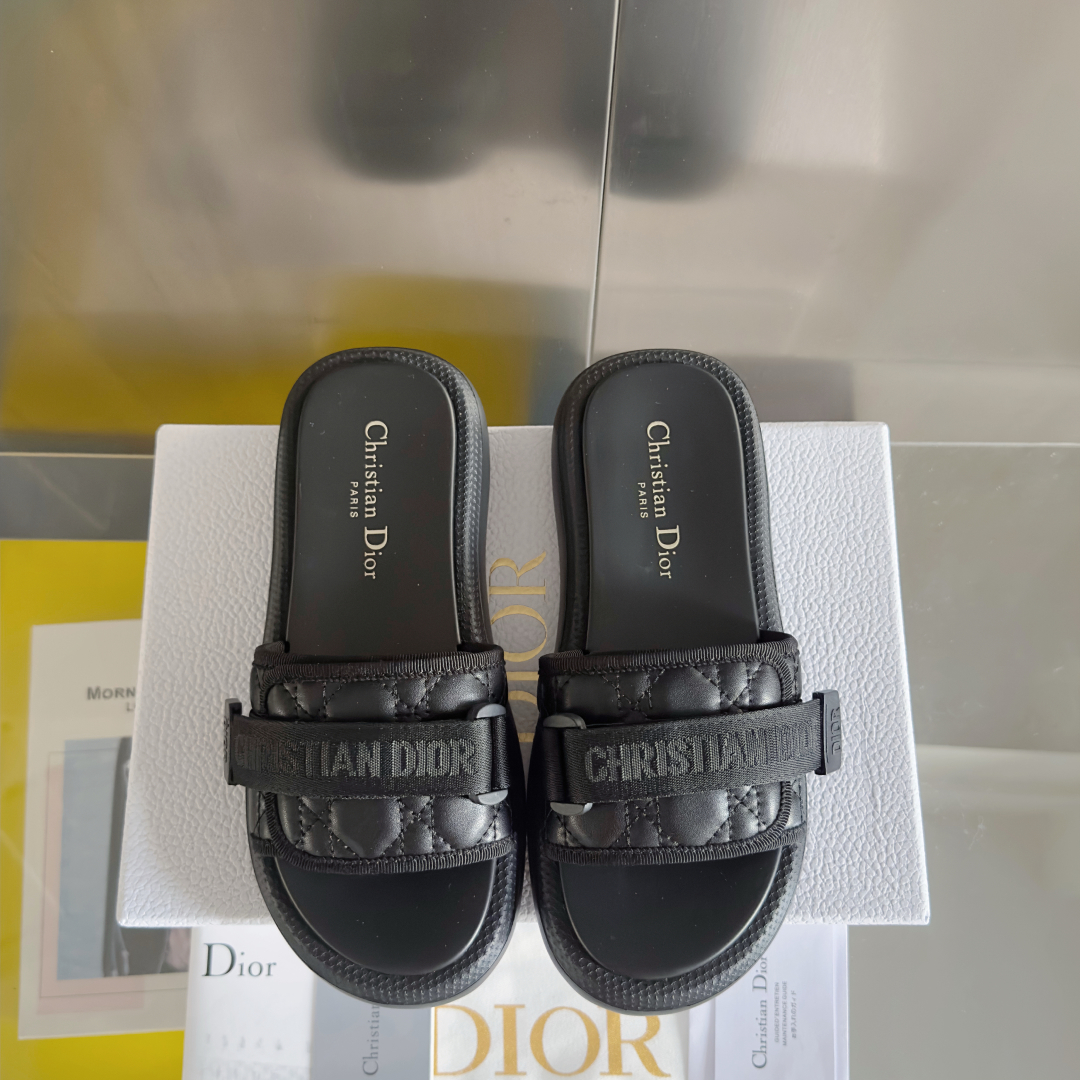 顶级版本：女款
Dior迪奥 最新Dway系列 魔术贴 老花 厚底 凉拖鞋
原版购入开发 做货 这款 D