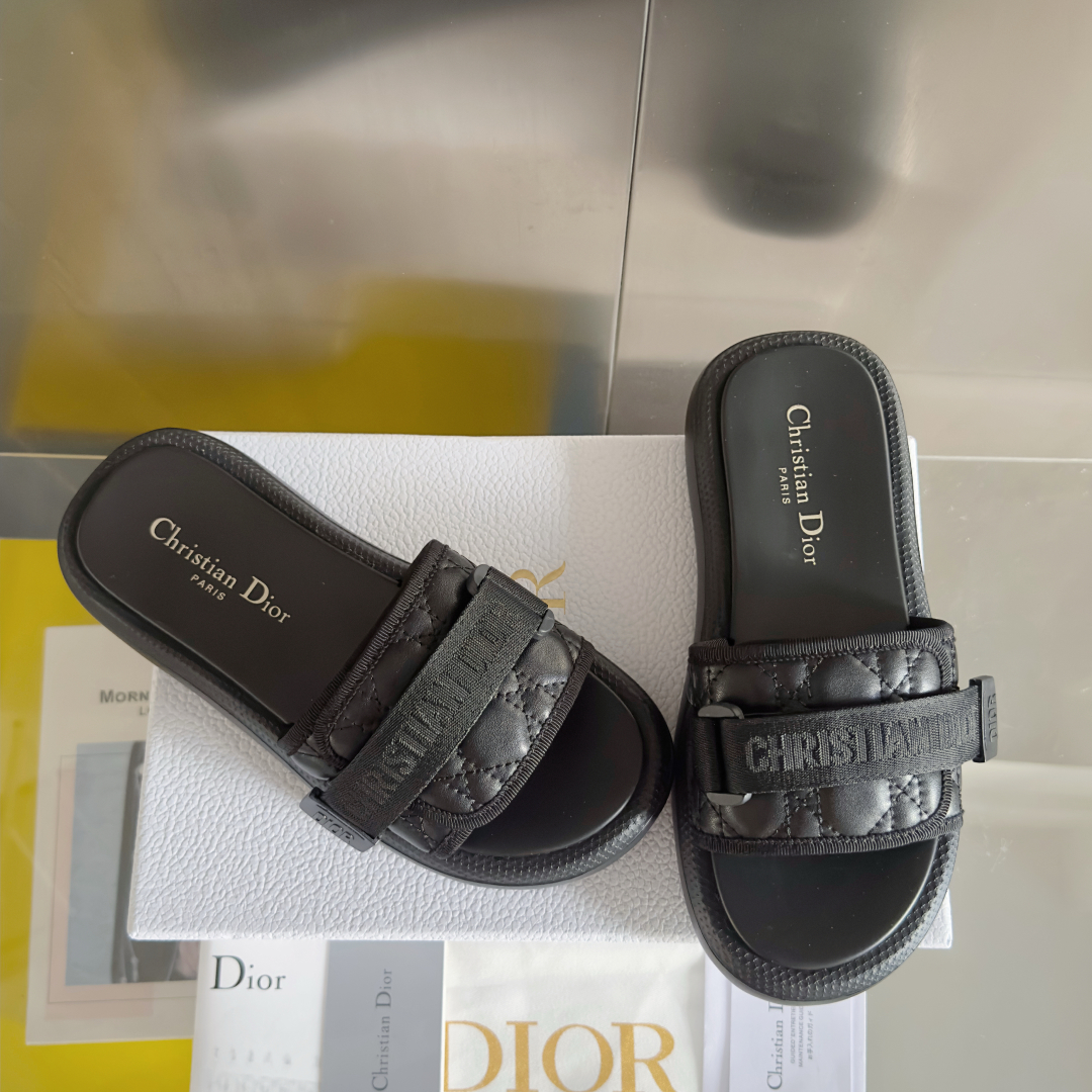 顶级版本：女款
Dior迪奥 最新Dway系列 魔术贴 老花 厚底 凉拖鞋
原版购入开发 做货 这款 D