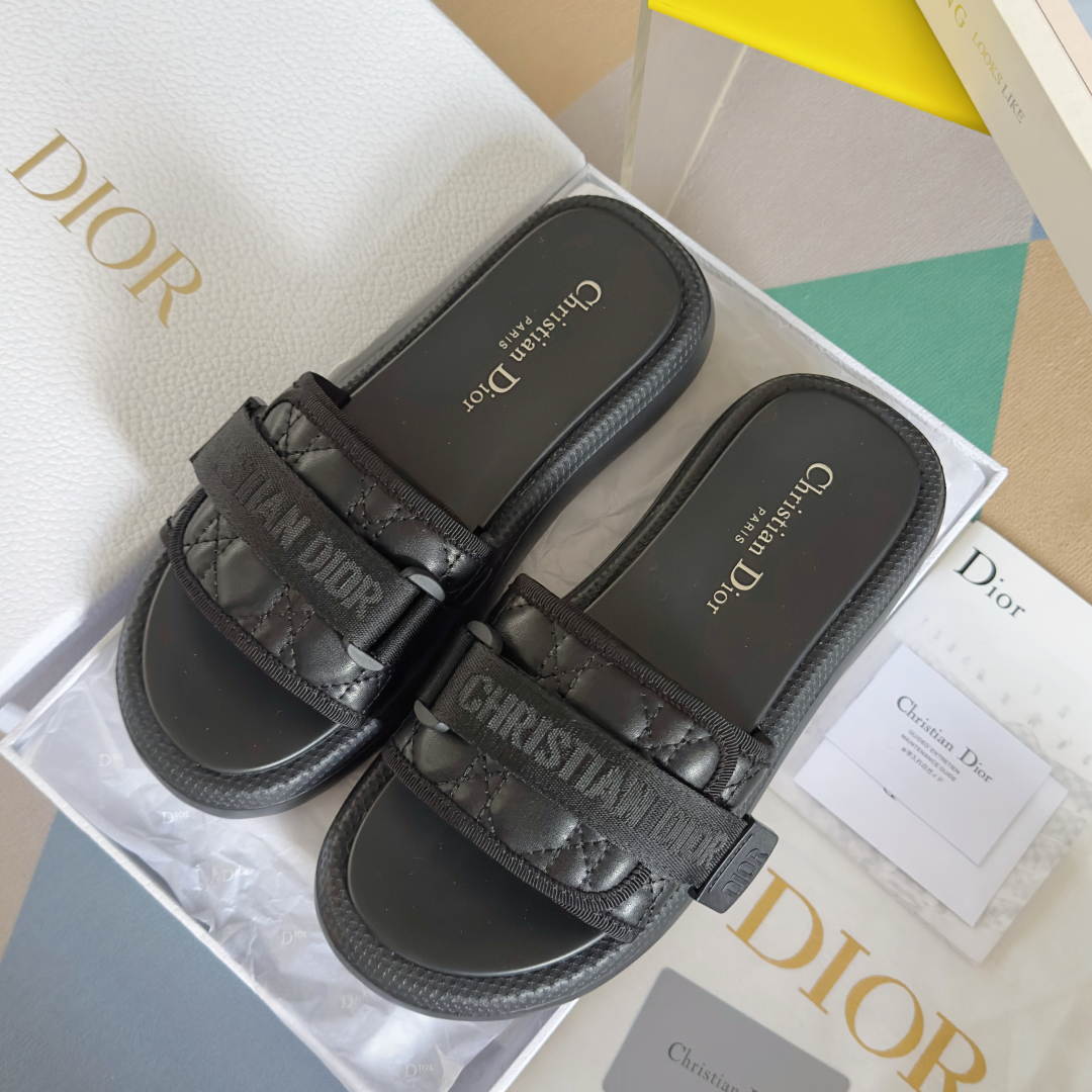 顶级版本：女款
Dior迪奥 最新Dway系列 魔术贴 老花 厚底 凉拖鞋
原版购入开发 做货 这款 D