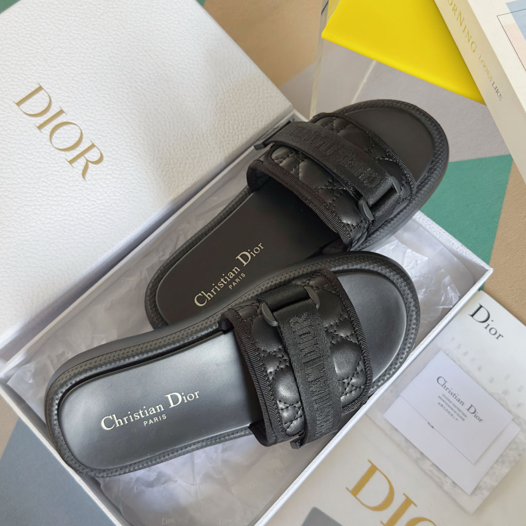 顶级版本：女款
Dior迪奥 最新Dway系列 魔术贴 老花 厚底 凉拖鞋
原版购入开发 做货 这款 D