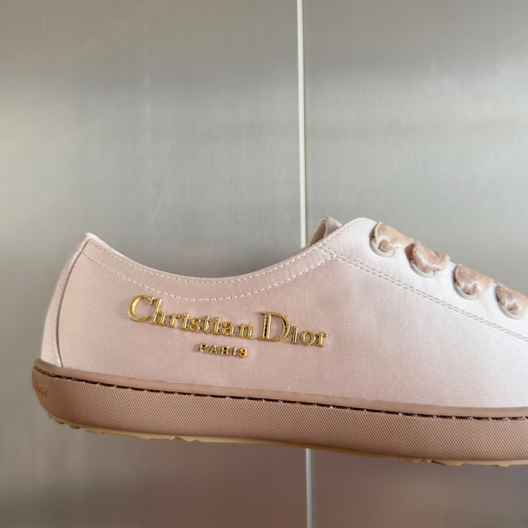 顶级版本：女款
Dior 迪奥 最新Lucky系列 绸缎 小白鞋 休闲 运动鞋
原版购入开发 做货 这款