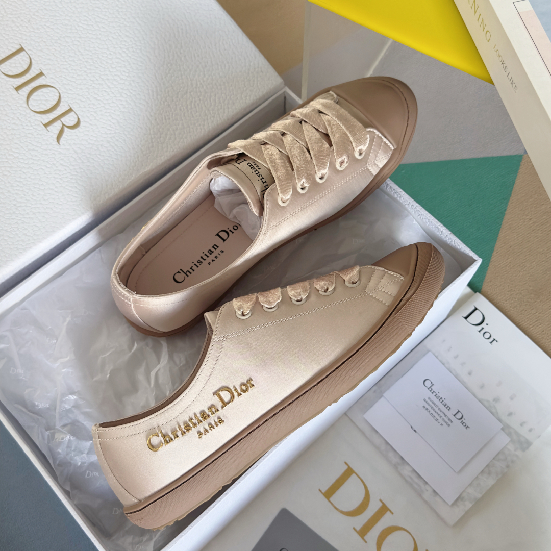 顶级版本：女款
Dior 迪奥 最新Lucky系列 绸缎 小白鞋 休闲 运动鞋
原版购入开发 做货 这款