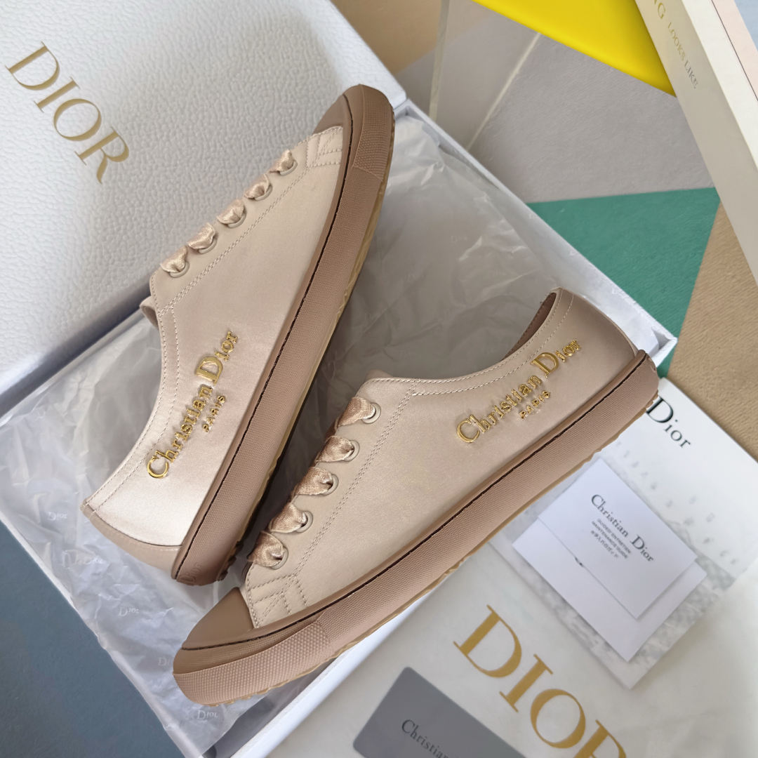 顶级版本：女款
Dior 迪奥 最新Lucky系列 绸缎 小白鞋 休闲 运动鞋
原版购入开发 做货 这款