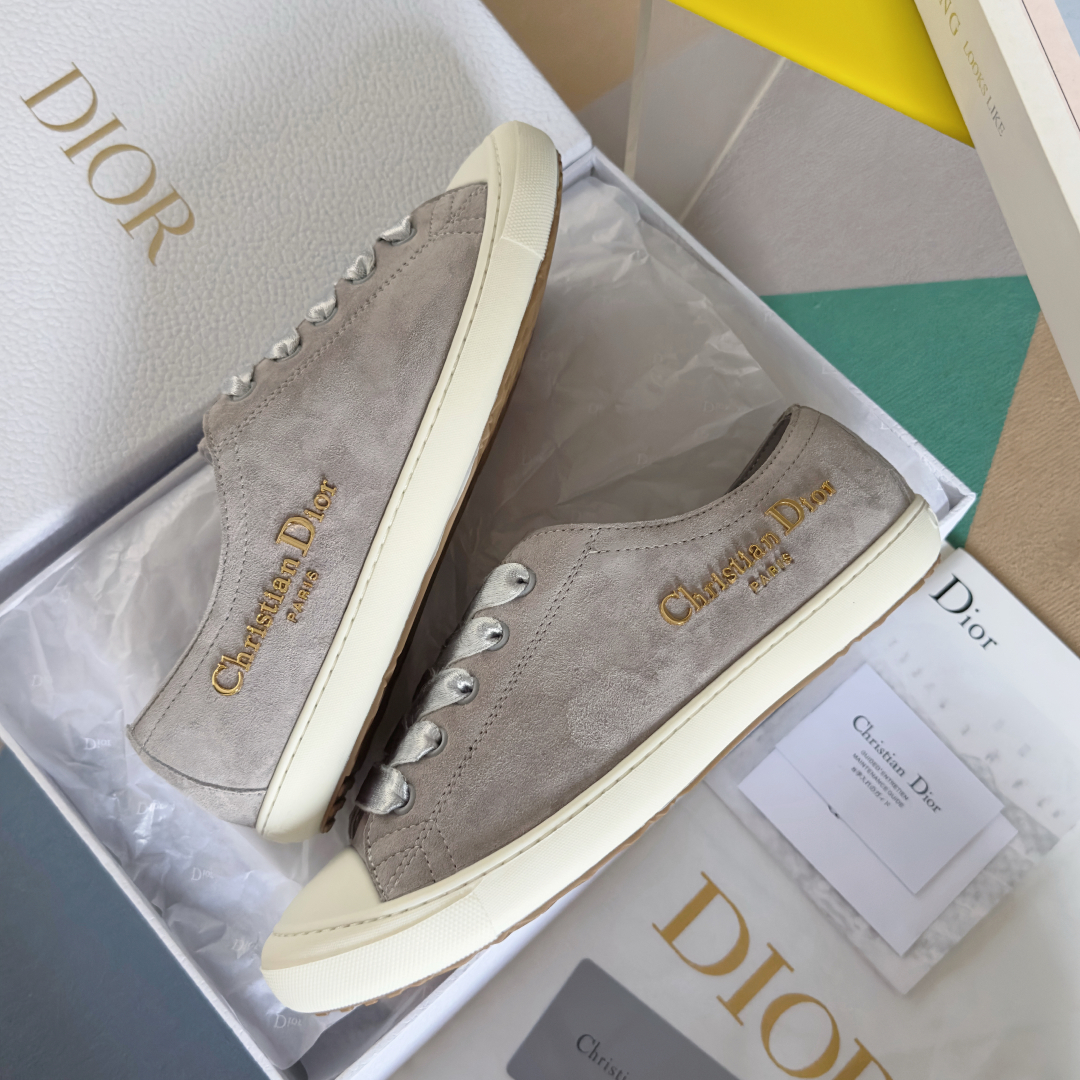 顶级版本：女款
Dior 迪奥 最新Lucky系列 绸缎 小白鞋 休闲 运动鞋
原版购入开发 做货 这款
