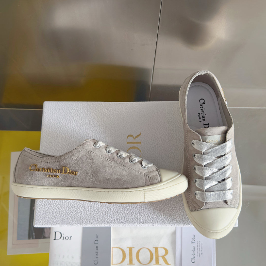 顶级版本：女款
Dior 迪奥 最新Lucky系列 绸缎 小白鞋 休闲 运动鞋
原版购入开发 做货 这款