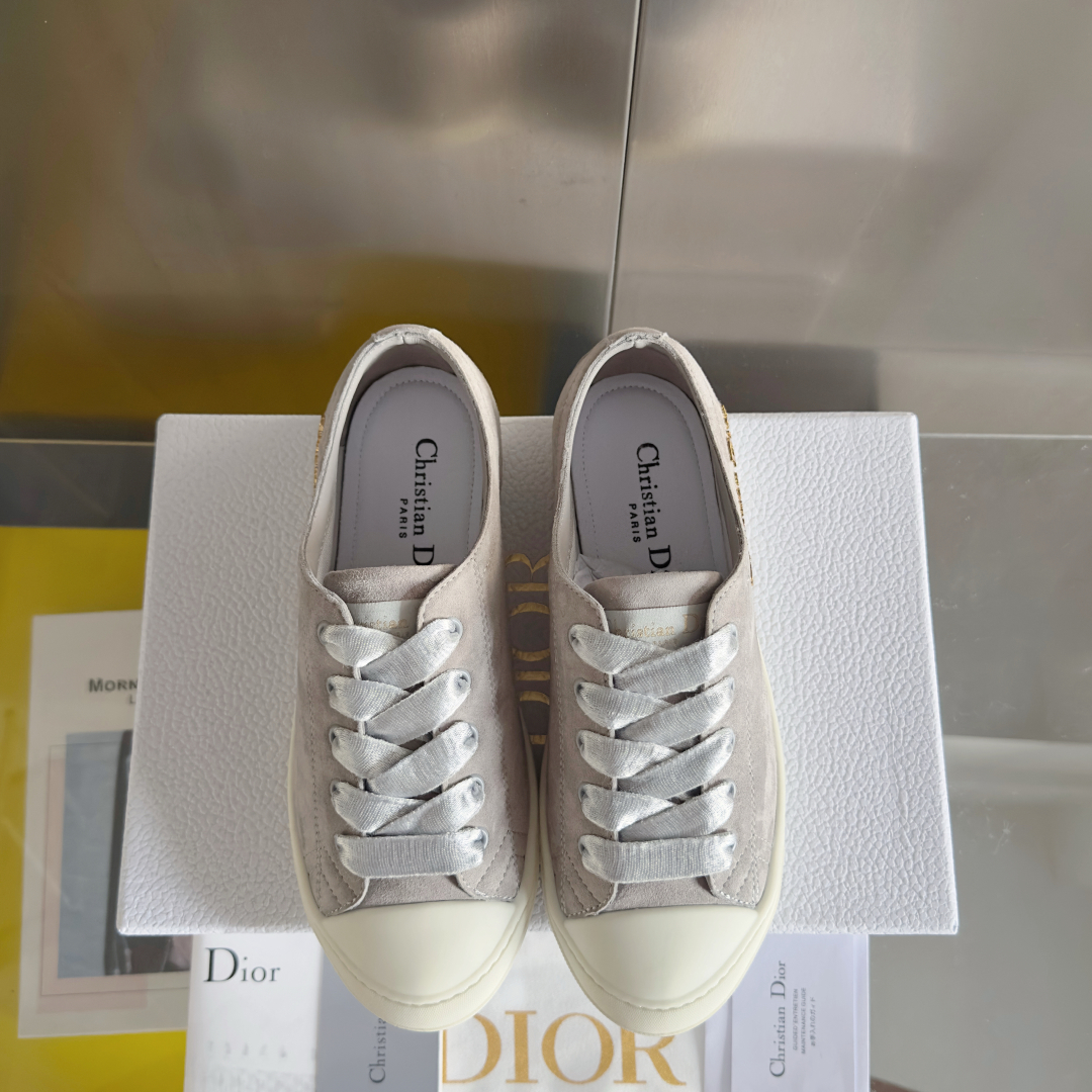顶级版本：女款
Dior 迪奥 最新Lucky系列 绸缎 小白鞋 休闲 运动鞋
原版购入开发 做货 这款