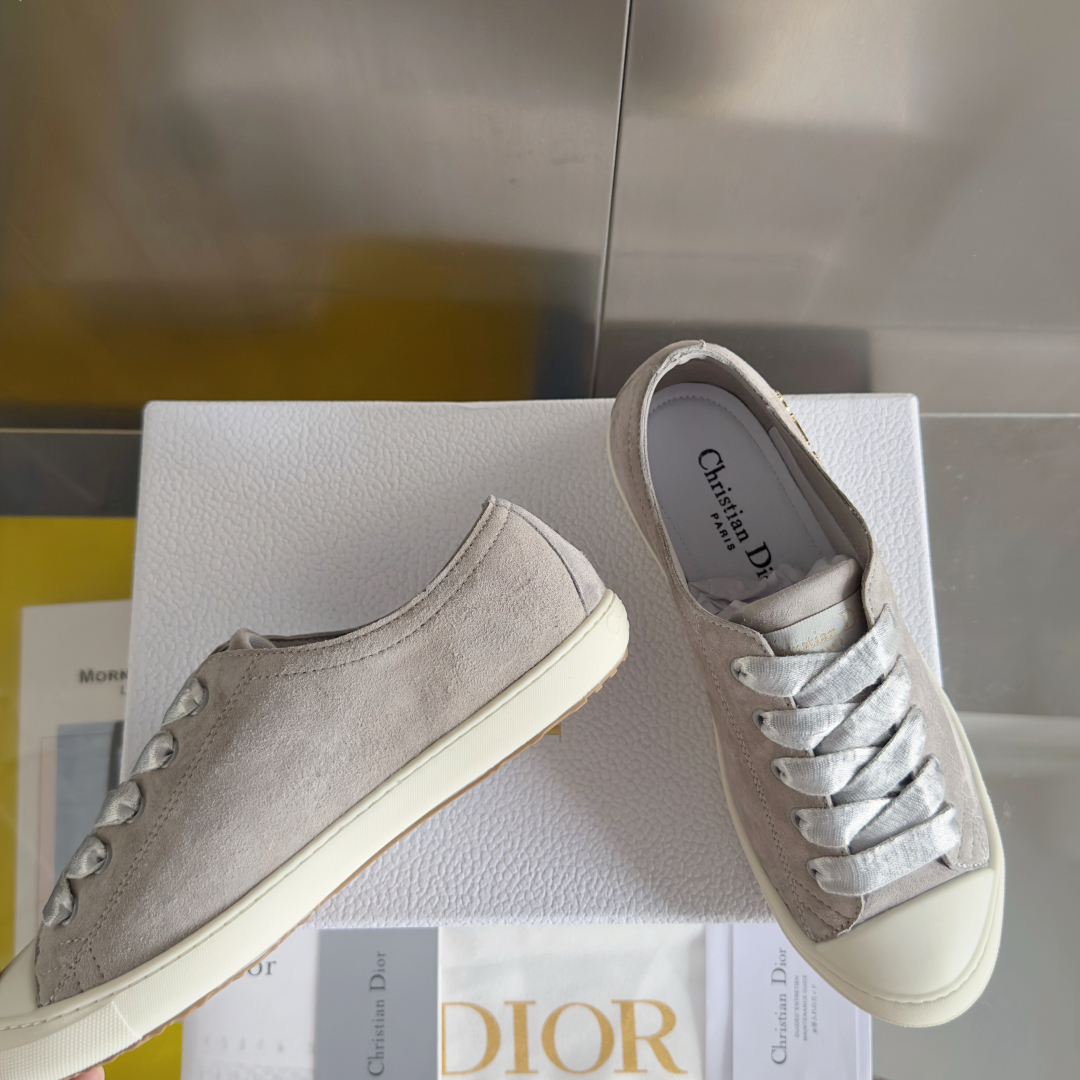 顶级版本：女款
Dior 迪奥 最新Lucky系列 绸缎 小白鞋 休闲 运动鞋
原版购入开发 做货 这款