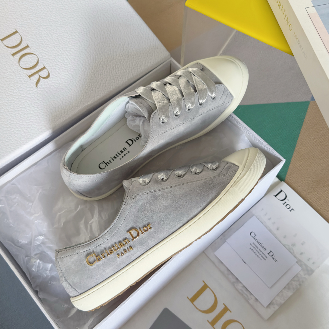 顶级版本:女款
Dior 迪奥 最新Lucky系列 绸缎 小白鞋 休闲 运动鞋
原版购入开发 做货 这款