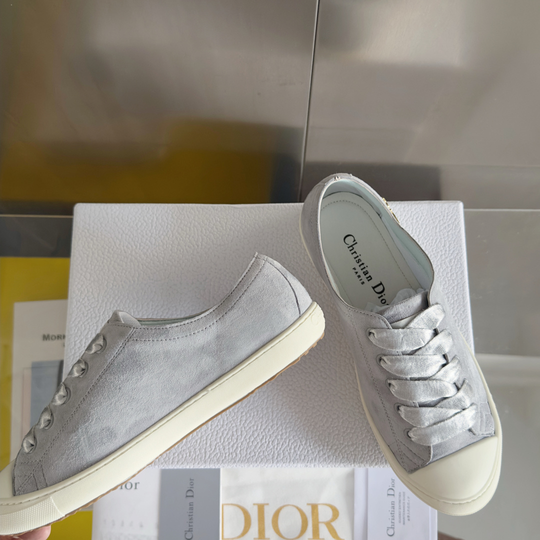 顶级版本:女款
Dior 迪奥 最新Lucky系列 绸缎 小白鞋 休闲 运动鞋
原版购入开发 做货 这款