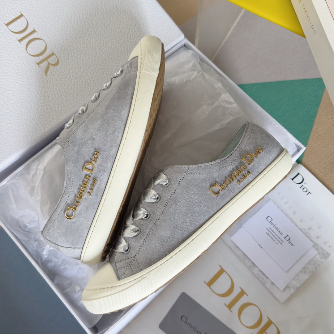 顶级版本:女款
Dior 迪奥 最新Lucky系列 绸缎 小白鞋 休闲 运动鞋
原版购入开发 做货 这款