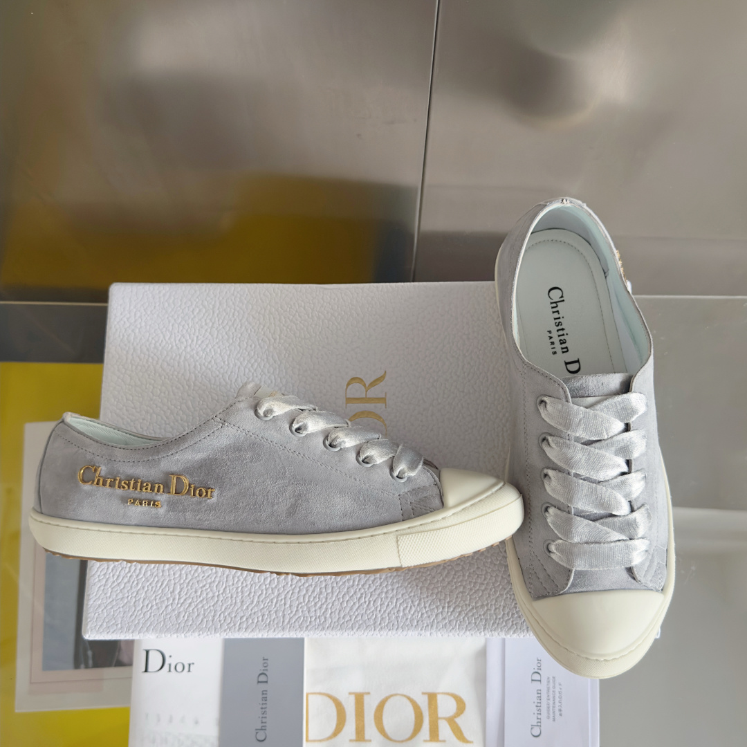 顶级版本:女款
Dior 迪奥 最新Lucky系列 绸缎 小白鞋 休闲 运动鞋
原版购入开发 做货 这款