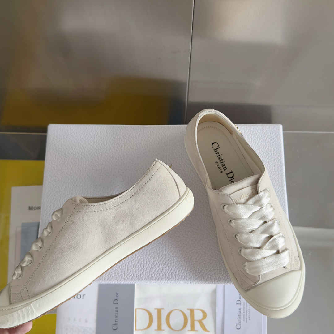 顶级版本:女款
Dior 迪奥 最新Lucky系列 绸缎 小白鞋 休闲 运动鞋
原版购入开发 做货 这款