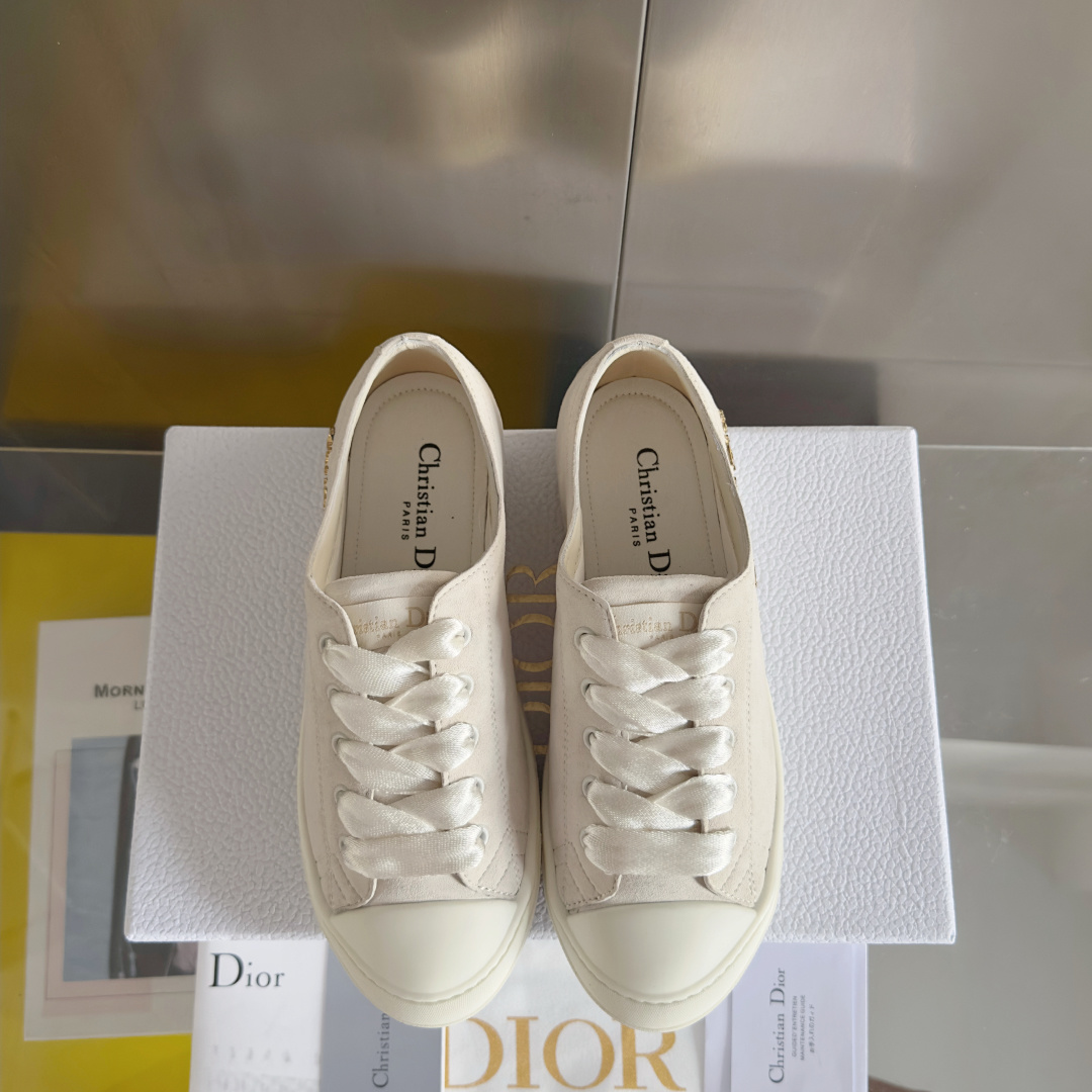 顶级版本:女款
Dior 迪奥 最新Lucky系列 绸缎 小白鞋 休闲 运动鞋
原版购入开发 做货 这款