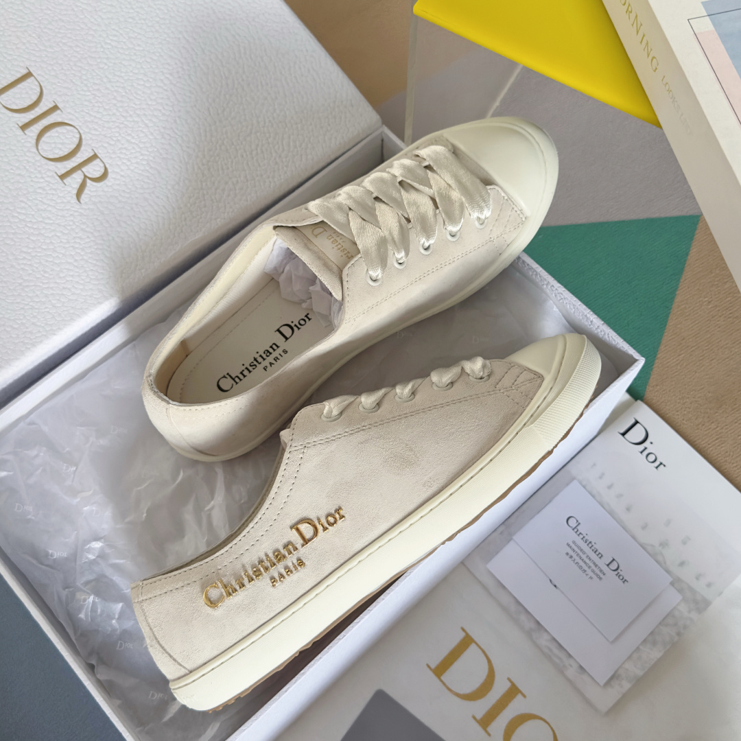 顶级版本:女款
Dior 迪奥 最新Lucky系列 绸缎 小白鞋 休闲 运动鞋
原版购入开发 做货 这款