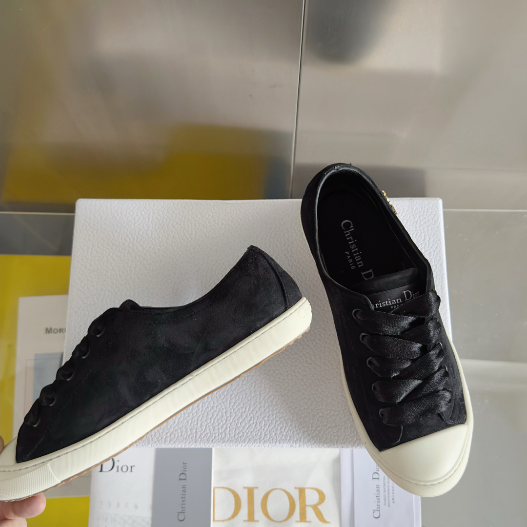 顶级版本：女款
Dior 迪奥 最新Lucky系列 绸缎 小白鞋 休闲 运动鞋
原版购入开发 做货 这款
