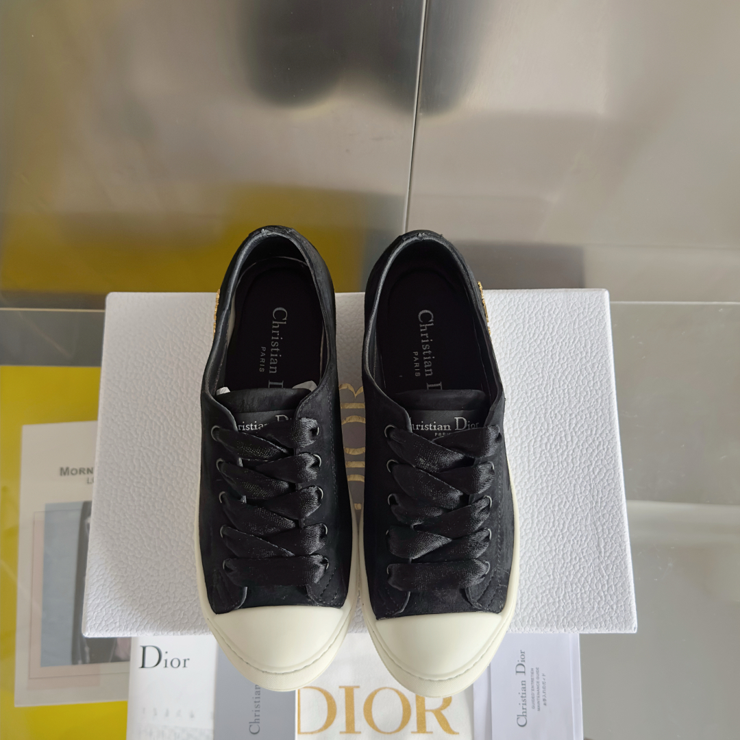 顶级版本：女款
Dior 迪奥 最新Lucky系列 绸缎 小白鞋 休闲 运动鞋
原版购入开发 做货 这款