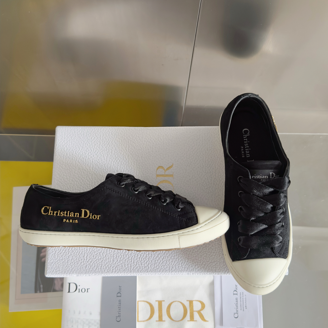 顶级版本：女款
Dior 迪奥 最新Lucky系列 绸缎 小白鞋 休闲 运动鞋
原版购入开发 做货 这款