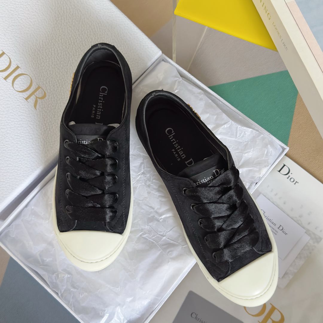 顶级版本：女款
Dior 迪奥 最新Lucky系列 绸缎 小白鞋 休闲 运动鞋
原版购入开发 做货 这款