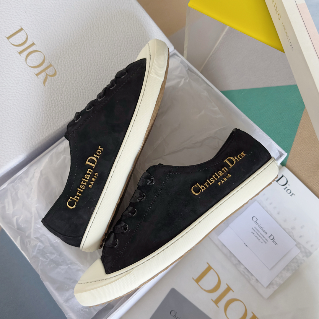 顶级版本：女款
Dior 迪奥 最新Lucky系列 绸缎 小白鞋 休闲 运动鞋
原版购入开发 做货 这款