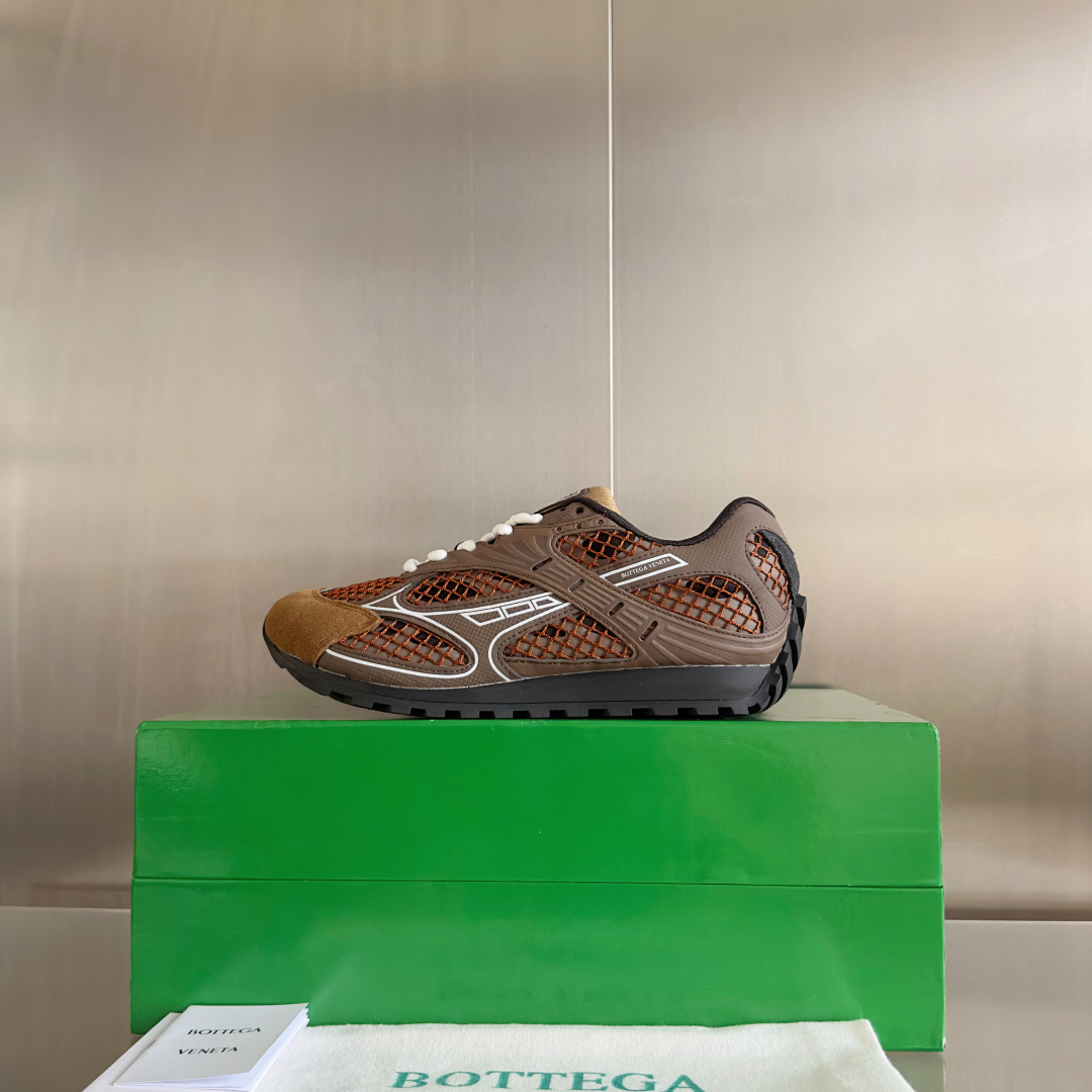顶级版本:情侣款
Bottega Veneta 葆蝶家BV最新款Orbit系列 情侣款 复古 网面 休