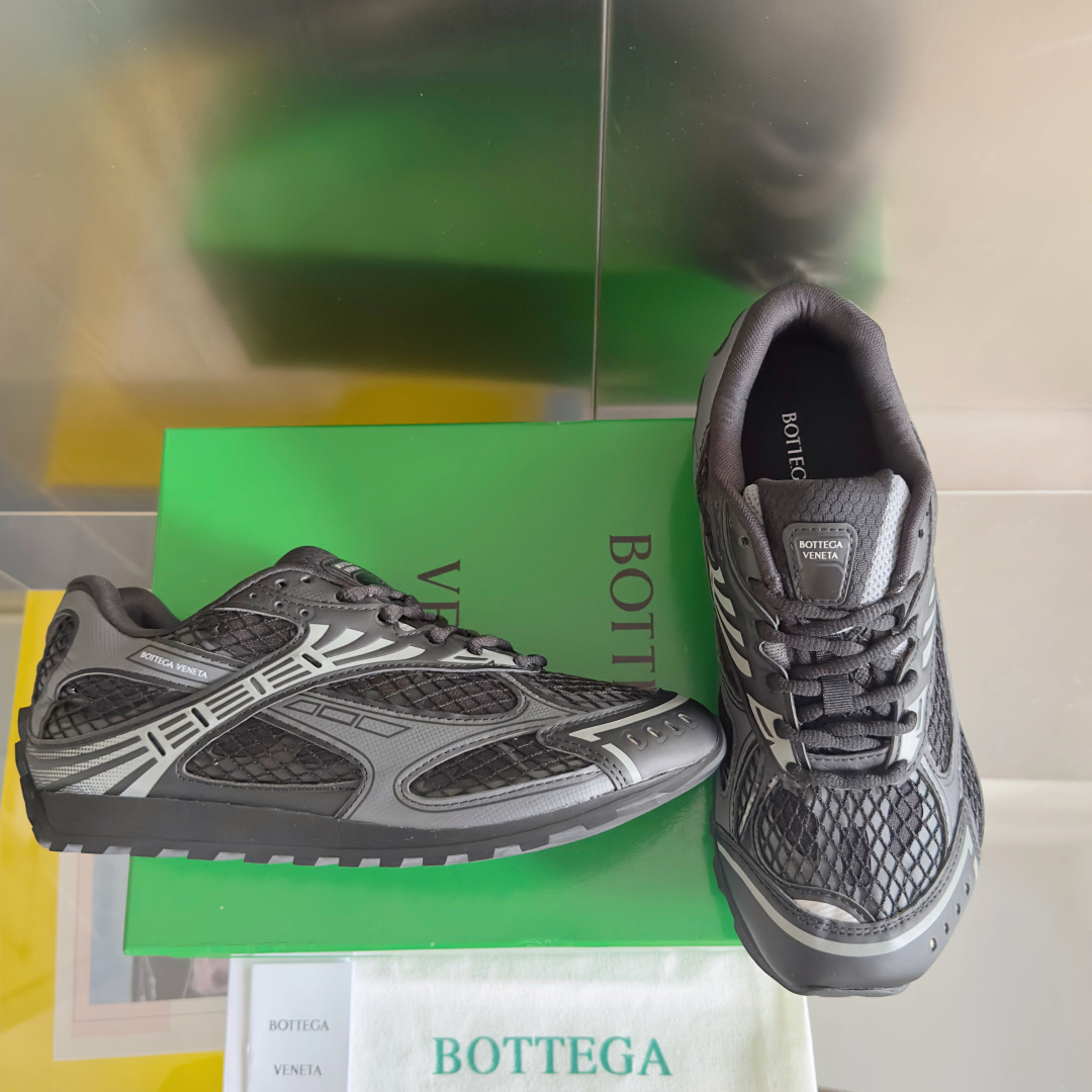顶级版本:情侣款
Bottega Veneta 葆蝶家BV最新款Orbit系列 情侣款 复古 网面 休