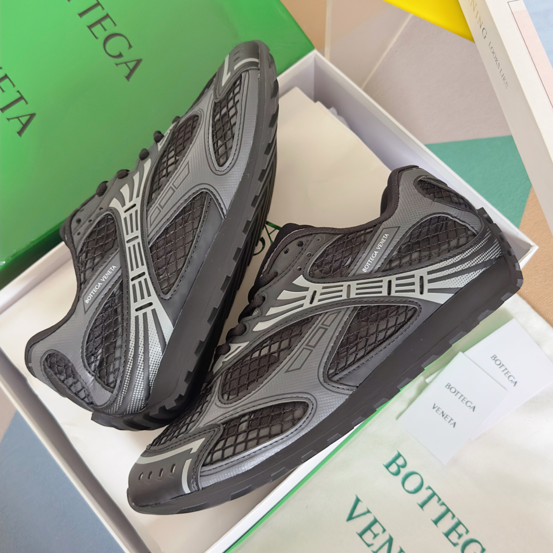 顶级版本:情侣款
Bottega Veneta 葆蝶家BV最新款Orbit系列 情侣款 复古 网面 休