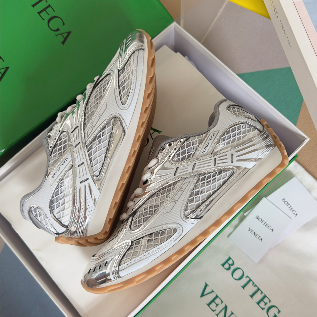 顶级版本:情侣款
Bottega Veneta 葆蝶家BV最新款Orbit系列 情侣款 复古 网面 休