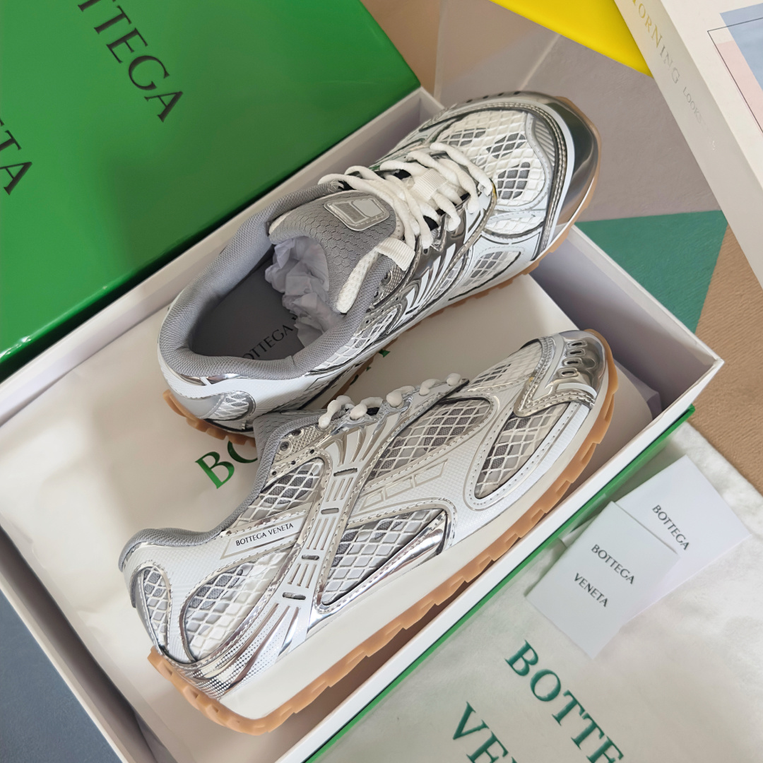 顶级版本:情侣款
Bottega Veneta 葆蝶家BV最新款Orbit系列 情侣款 复古 网面 休